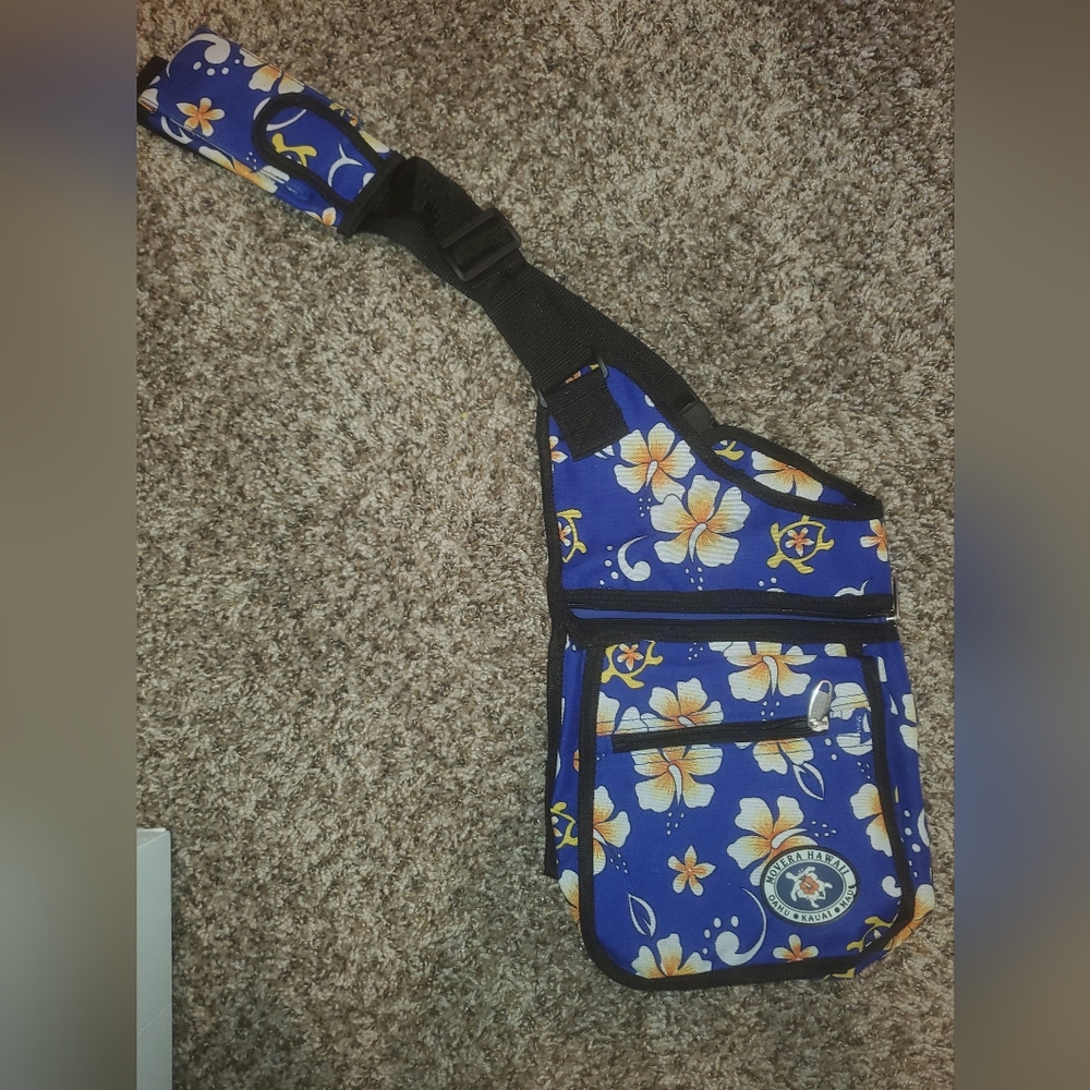 Diagonal over the shoulder Hawaiian pack